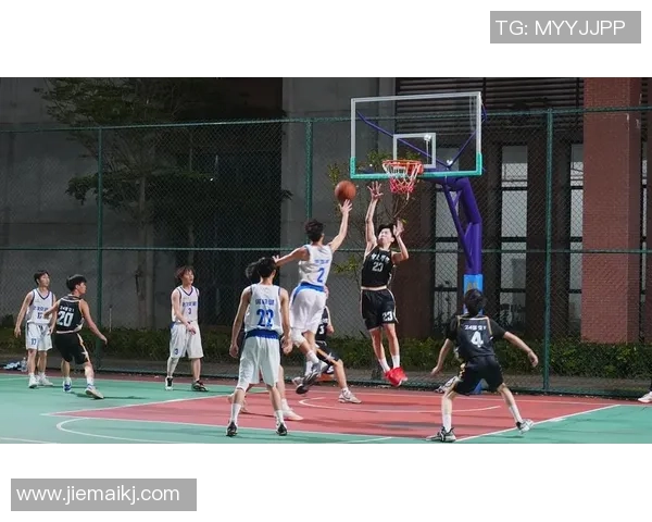 南京篮球队与重庆篮球队的速度较量赛后分析与战术探讨