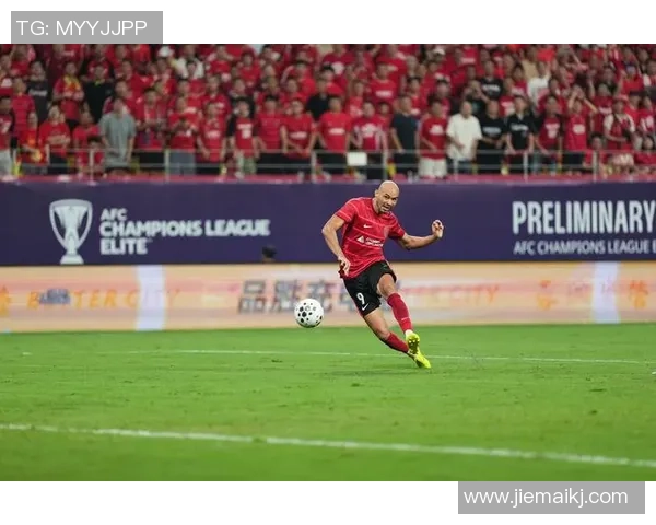 成都足球队创造历史新高耐力排名引发关注与期待